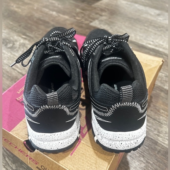 Skechers Hillcrest Vast Adventure Shoes Black White Lace Up Trail - Picture 3 of 4